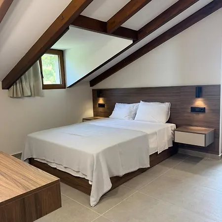 Rock&seaview Апартаменты Ливанатес