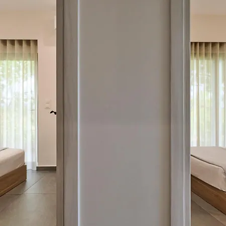 Rock&seaview Апартаменты Ливанатес